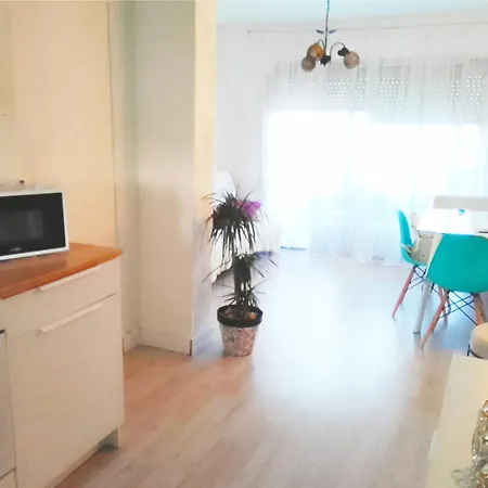Monte Santa Barbara Justo En Frente De Usted En Un Dormitorio Privado Y Acogedor