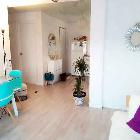 Monte Santa Barbara Justo En Frente De Usted En Un Dormitorio Privado Y Acogedor
